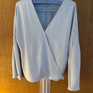 VINCE Gorgeous powder blue blouse